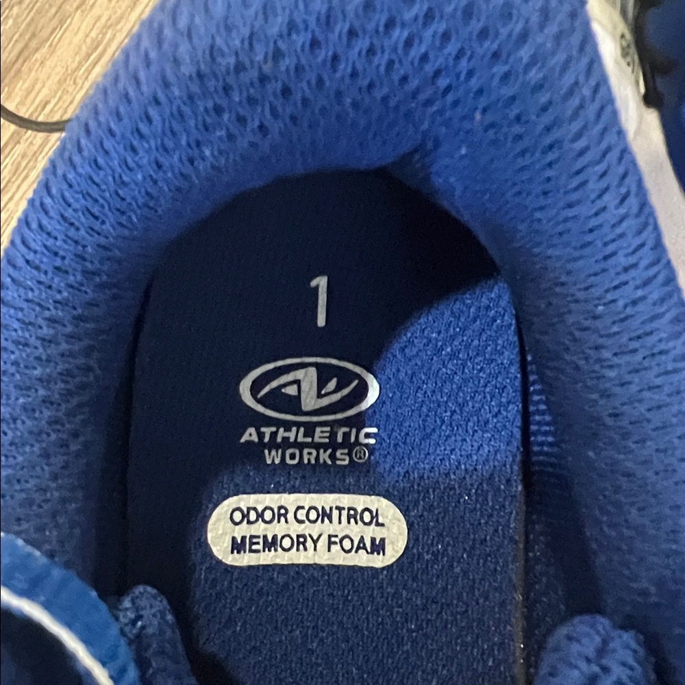 Athletic Works Blue sneakers kids size 1 - Picture 2 of 4